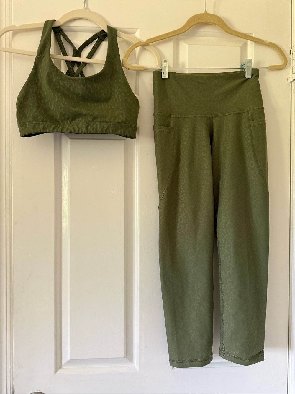 Old Navy Olive Green High-Rise Leggings with Strappy Sports Bra leopard